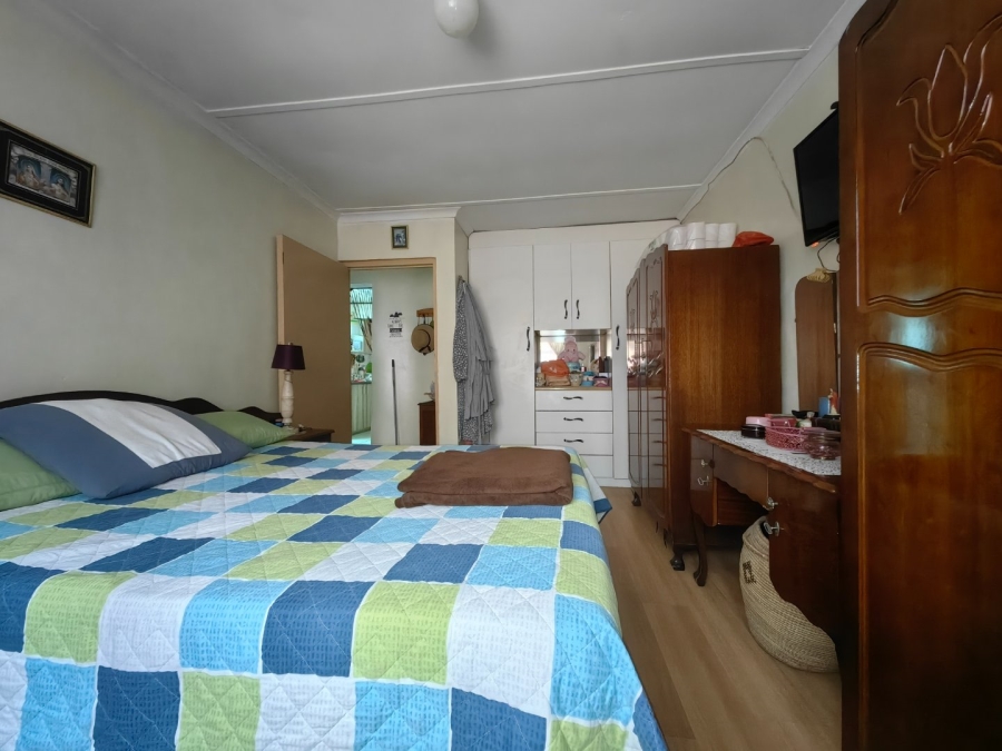 6 Bedroom Property for Sale in Roosendal Western Cape